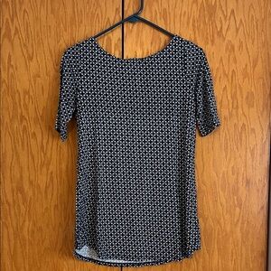A Pea in the Pod Navy and White Patterned Maturnity Top
